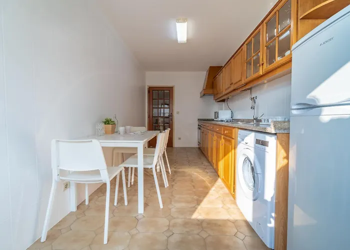 Apartamento Feliciano Ramos 2 - T4 Familiar Perto Do Centro Da - *