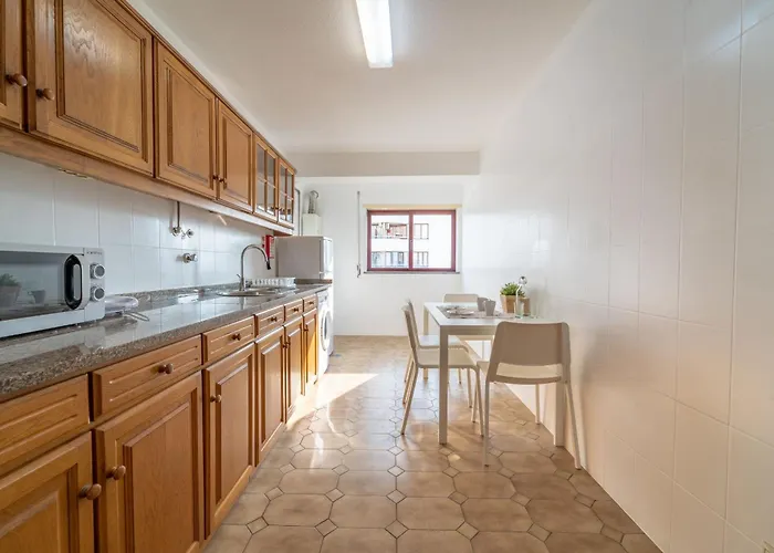 Feliciano Ramos 2 - T4 Familiar Perto Do Centro Da - Apartmán *