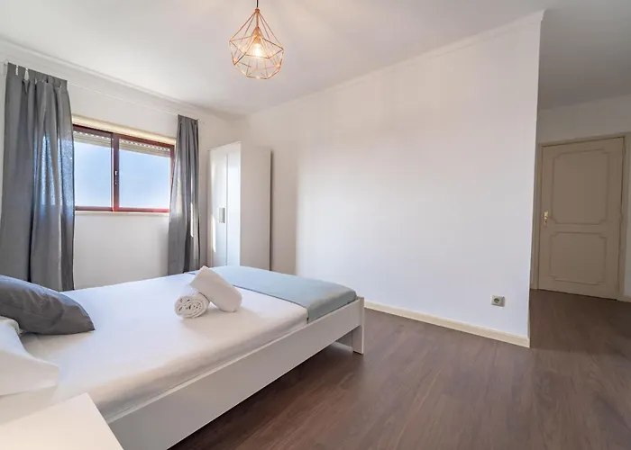 Feliciano Ramos 2 - T4 Familiar Perto Do Centro Da - *